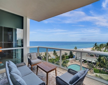 18101 Collins Ave - Photo Thumbnail 4