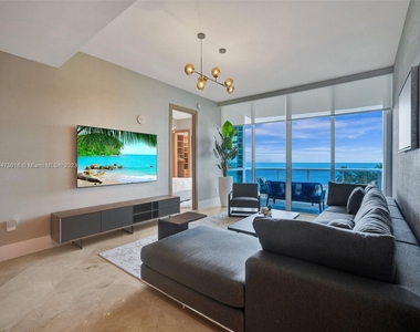 18101 Collins Ave - Photo Thumbnail 6