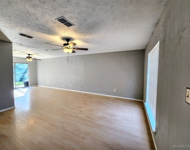 1211 Gardenia Circle - Photo Thumbnail 2