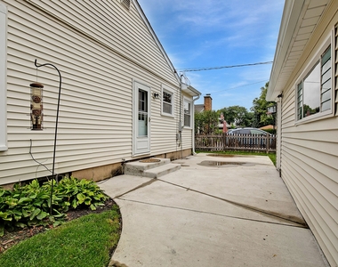 414 Drake Street - Photo Thumbnail 33