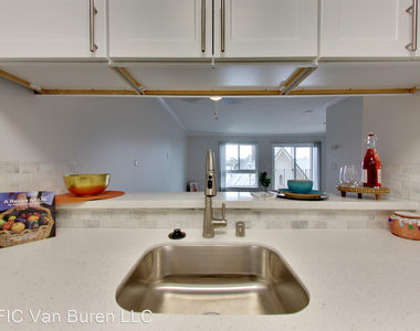 378 Van Buren Ave - Photo Thumbnail 13