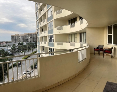 3180 S Ocean Dr - Photo Thumbnail 5