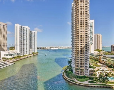 465 Brickell Ave - Photo Thumbnail 0