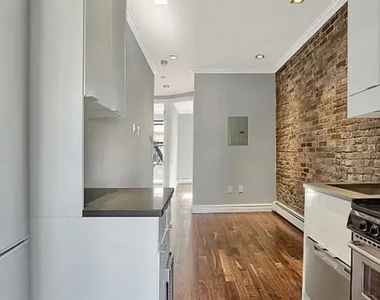 124 Ridge Street - Photo Thumbnail 7