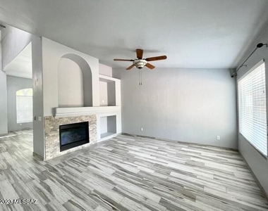 2980 W Calle Lucinda - Photo Thumbnail 16