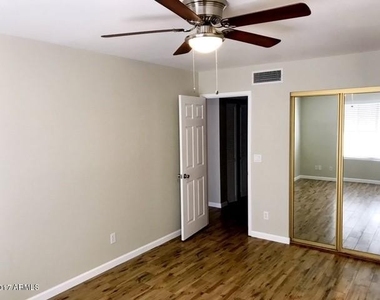 700 E Mesquite Circle - Photo Thumbnail 8