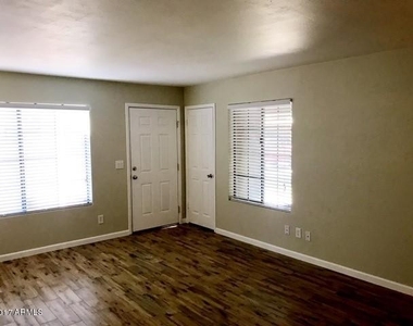 700 E Mesquite Circle - Photo Thumbnail 2