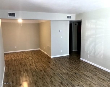 700 E Mesquite Circle - Photo Thumbnail 3