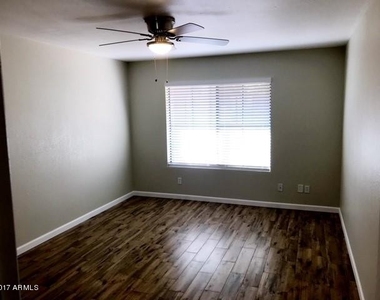 700 E Mesquite Circle - Photo Thumbnail 7