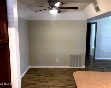 700 E Mesquite Circle - Photo Thumbnail 6