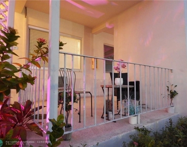 641 Se Espanola Way - Photo Thumbnail 2