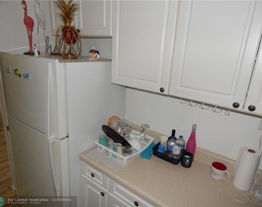 641 Se Espanola Way - Photo Thumbnail 10