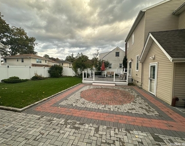 521 Maple Street - Photo Thumbnail 2