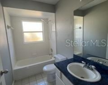 812 Meadow Park Drive - Photo Thumbnail 8