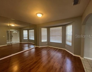 812 Meadow Park Drive - Photo Thumbnail 2