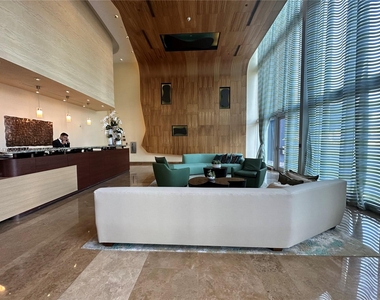 50 Biscayne Blvd - Photo Thumbnail 0