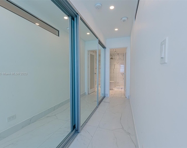 5601 Collins Ave - Photo Thumbnail 21