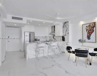 5601 Collins Ave - Photo Thumbnail 11