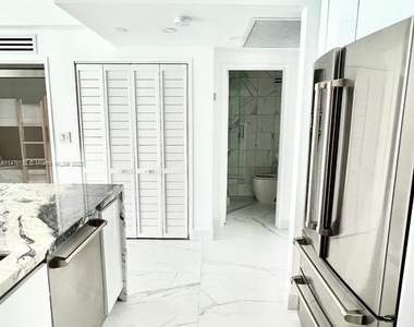 5601 Collins Ave - Photo Thumbnail 5