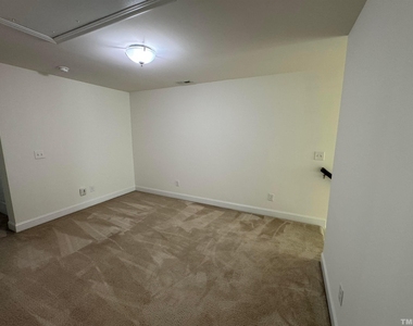 302 Alamosa Place - Photo Thumbnail 7