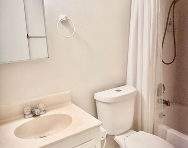 4918 N Holt Ave #102 - Photo Thumbnail 11