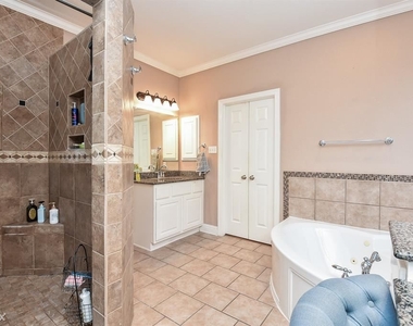 3911 Trailstone Ln - Photo Thumbnail 9