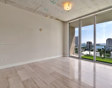 3470 E Coast Ave - Photo Thumbnail 23