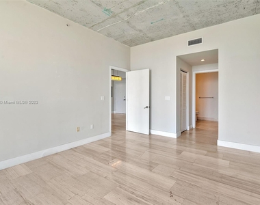 3470 E Coast Ave - Photo Thumbnail 25