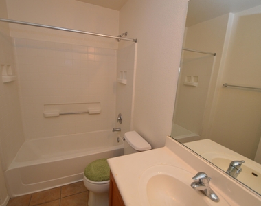 6815 W Quailwood Way - Photo Thumbnail 7