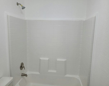 825 N Lamb Blvd - Photo Thumbnail 20