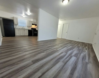 825 N Lamb Blvd - Photo Thumbnail 1