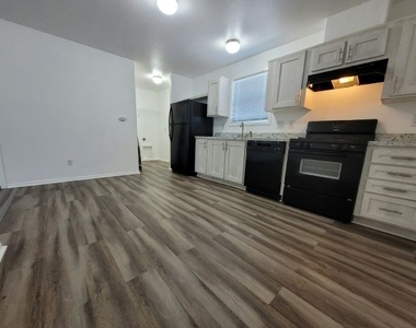 825 N Lamb Blvd - Photo Thumbnail 10