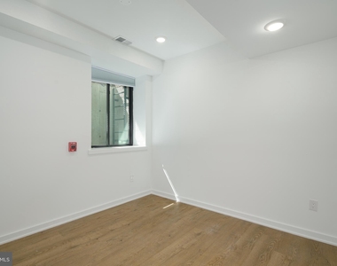 610 Moore Street - Photo Thumbnail 11