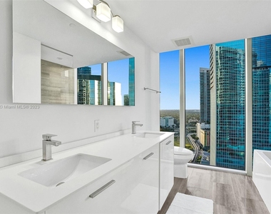 1300 Brickell Bay Dr - Photo Thumbnail 10