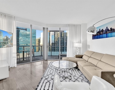 1300 Brickell Bay Dr - Photo Thumbnail 7