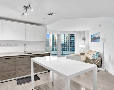 1300 Brickell Bay Dr - Photo Thumbnail 28