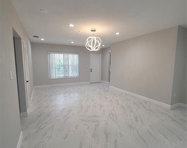 15630 Ne 4th Ct - Photo Thumbnail 9