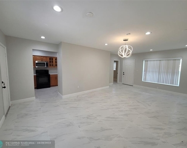 15630 Ne 4th Ct - Photo Thumbnail 11