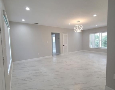 15630 Ne 4th Ct - Photo Thumbnail 10
