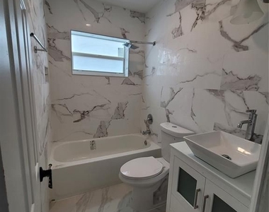 15630 Ne 4th Ct - Photo Thumbnail 14