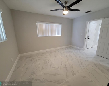 15630 Ne 4th Ct - Photo Thumbnail 8