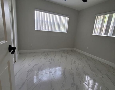 15630 Ne 4th Ct - Photo Thumbnail 18