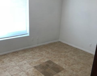 5531 W Brown Street - Photo Thumbnail 13