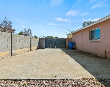 2122 W Solano Drive - Photo Thumbnail 20