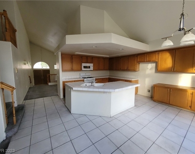 7505 Cobal Canyon Lane - Photo Thumbnail 11