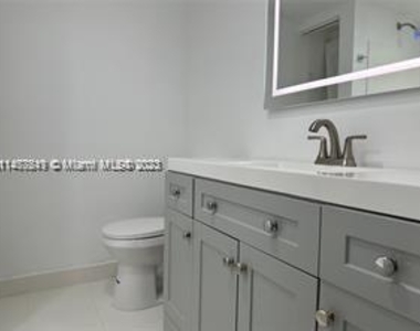 13499 Biscayne Blvd - Photo Thumbnail 9