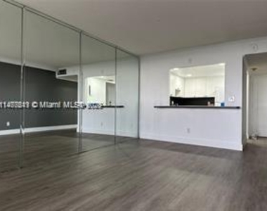 13499 Biscayne Blvd - Photo Thumbnail 2