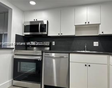 13499 Biscayne Blvd - Photo Thumbnail 0