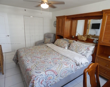 1623 Collins Ave - Photo Thumbnail 10