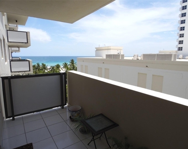 1623 Collins Ave - Photo Thumbnail 16